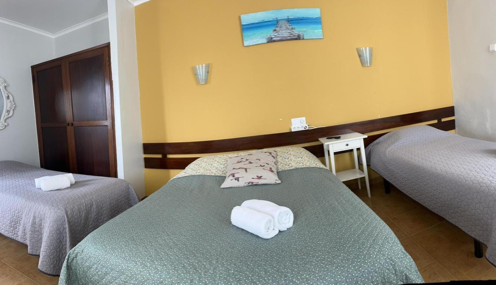 Residência Aviz Hotel Peniche Quarto foto