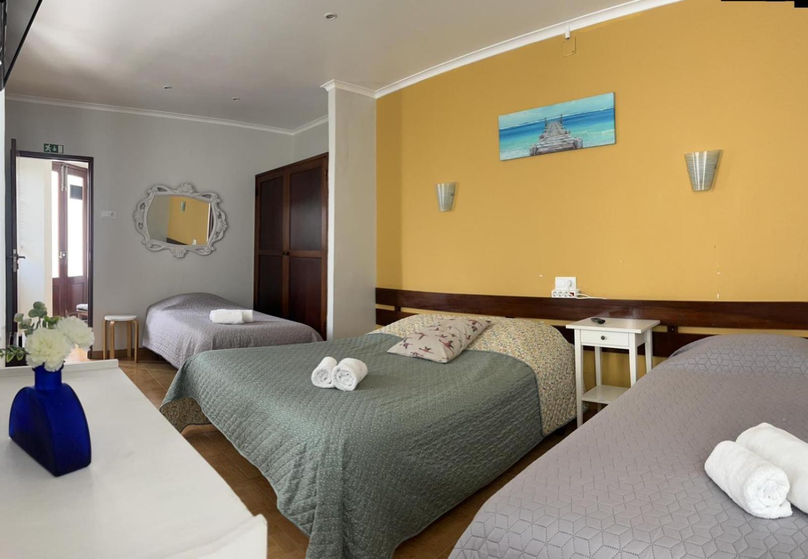 Residência Aviz Hotel Peniche Quarto foto