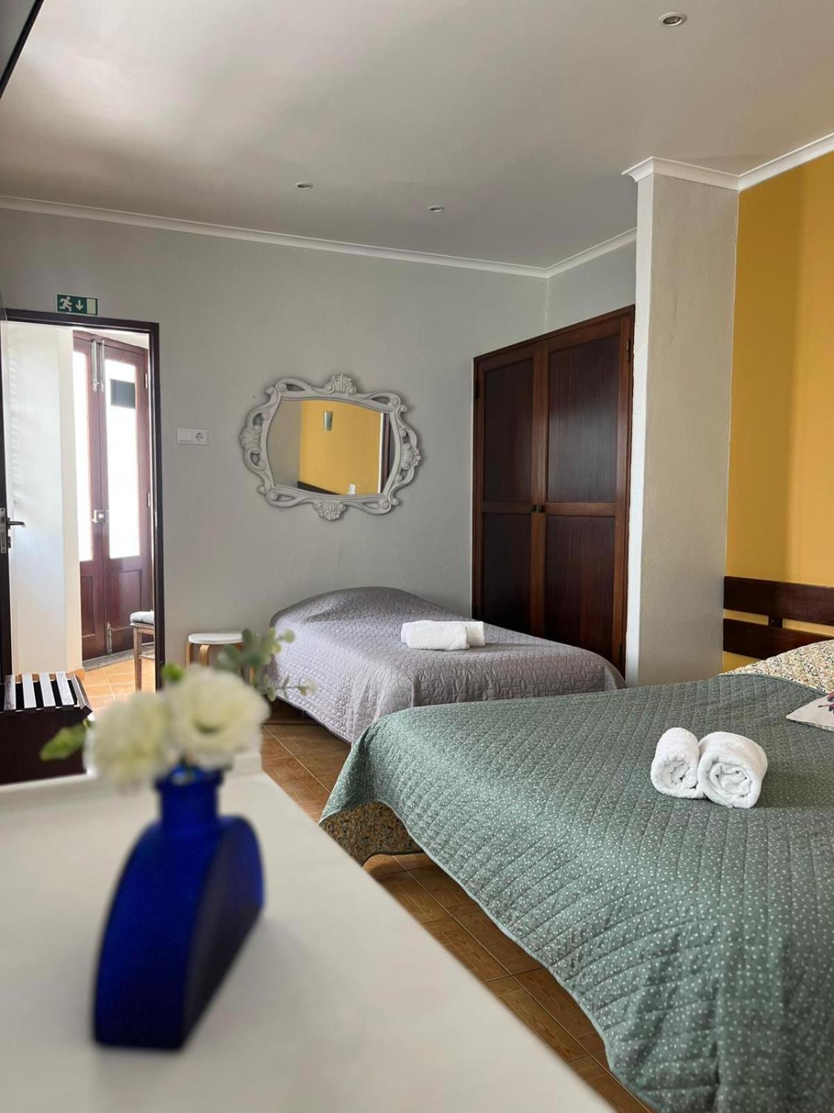 Residência Aviz Hotel Peniche Quarto foto