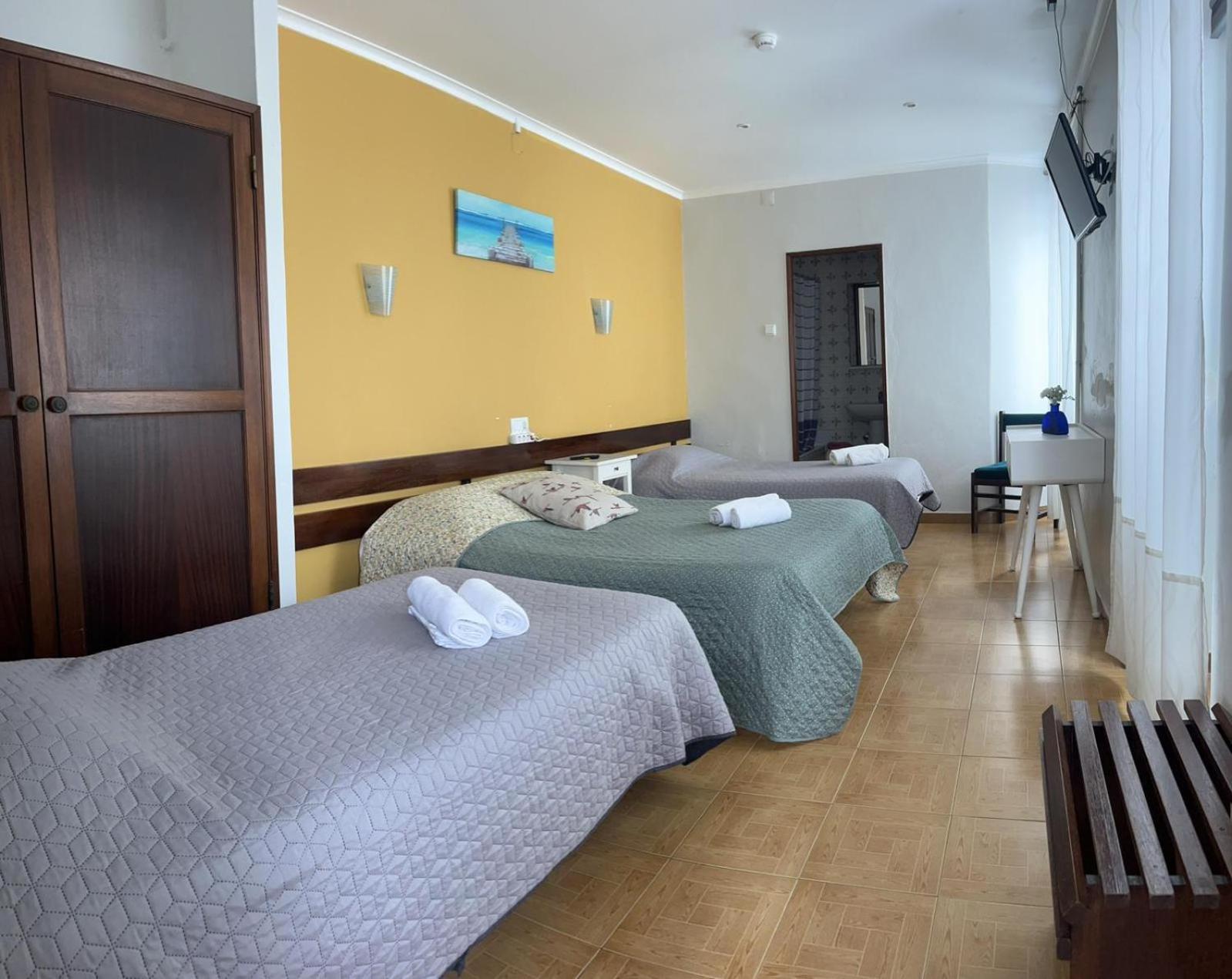 Residência Aviz Hotel Peniche Quarto foto