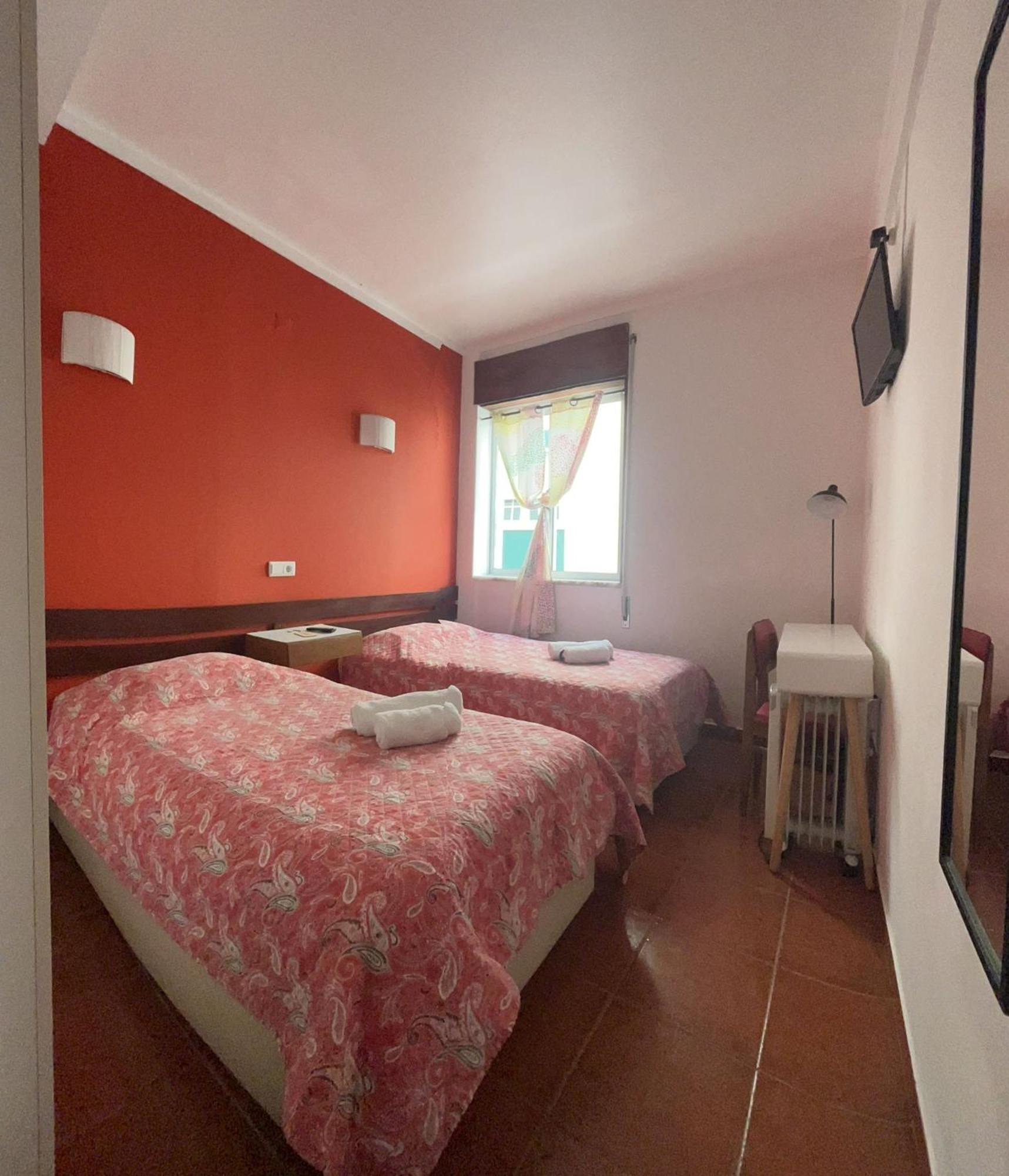Residência Aviz Hotel Peniche Quarto foto