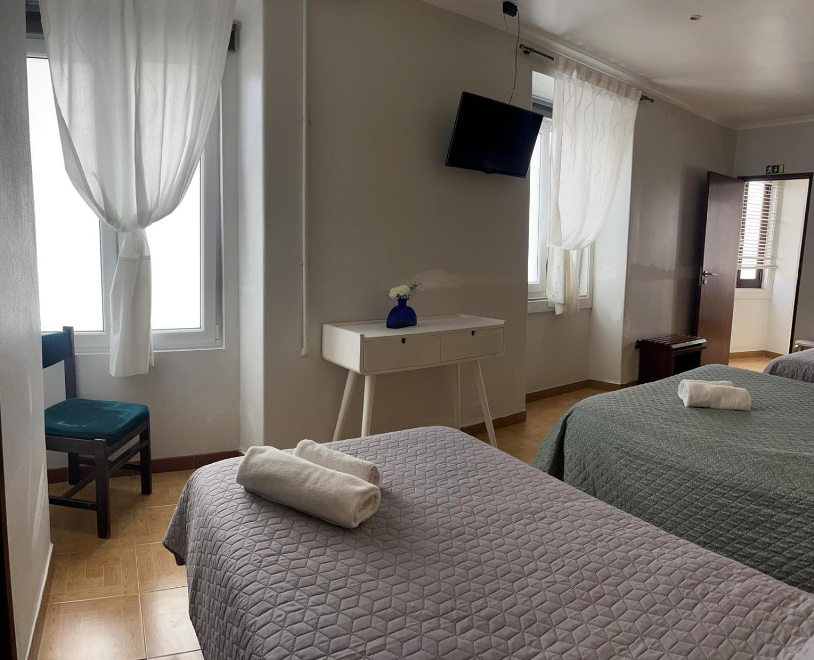 Residência Aviz Hotel Peniche Quarto foto