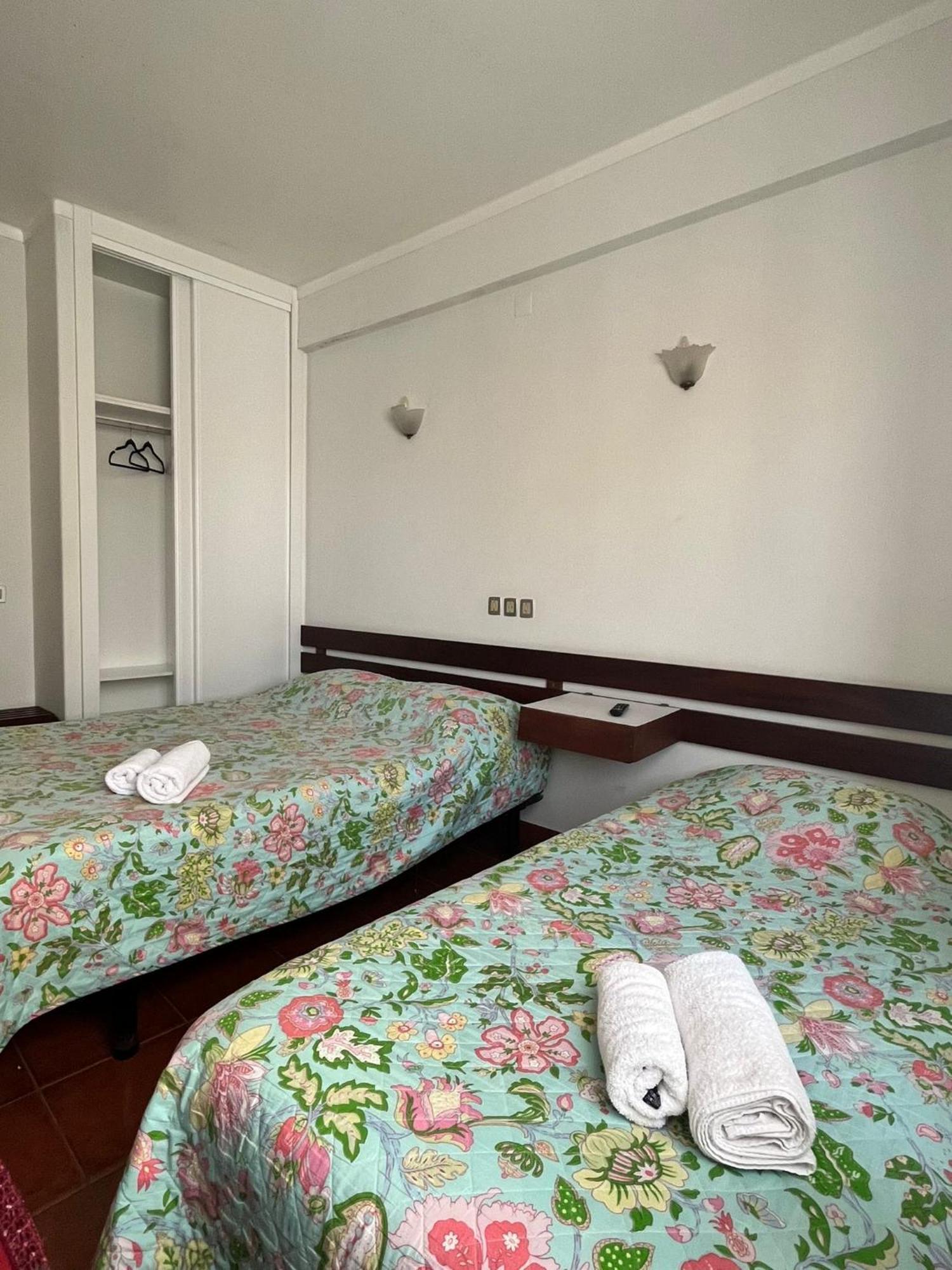 Residência Aviz Hotel Peniche Quarto foto